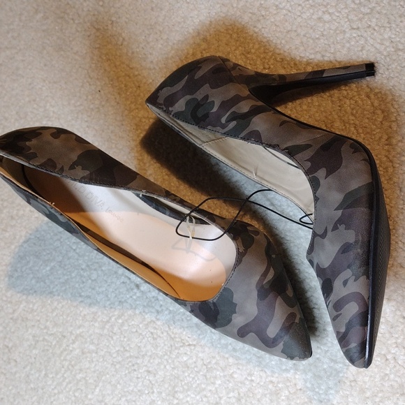 Wild Diva Lounge women's green and gray camo print heels. NWOT. Size 8.5 - Picture 7 of 8